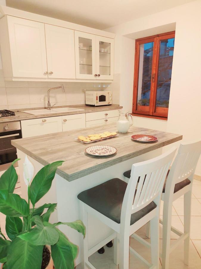 Nona Marija Apartment Ровин Екстериор снимка